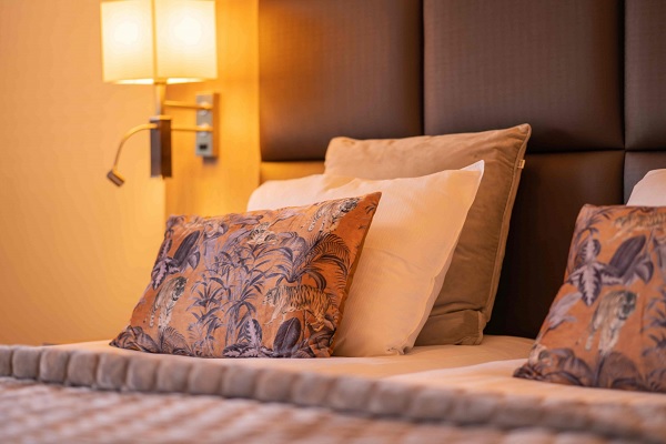 Overnachten in Weert in een mooi opgemaakt bed