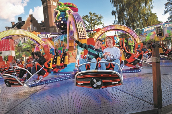 Jongens in de Octopus op de kermis in Weert